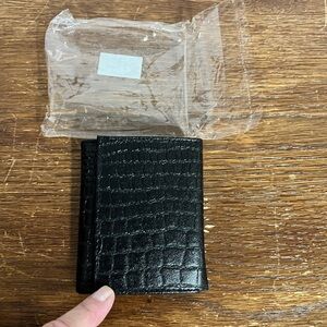 Men’s/Unisex Black Croc Embossed Trifold Wallet • New